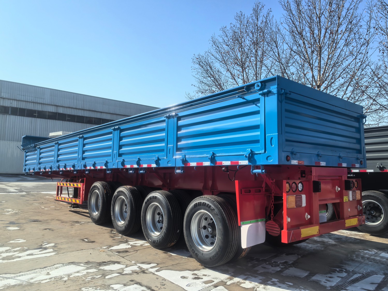 Side Dump Trailer --- Fence Type