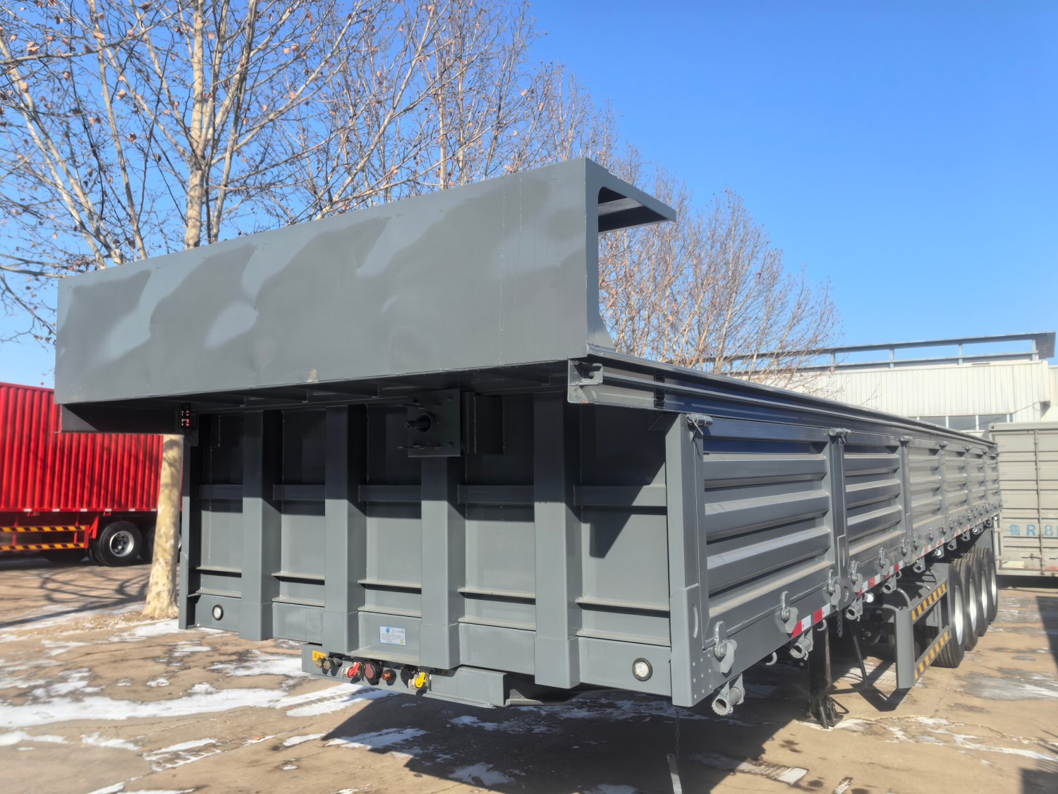 Side Dump Trailer --- Fence Type
