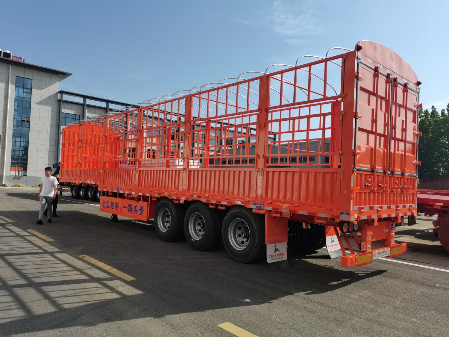 High fence semi-trailer